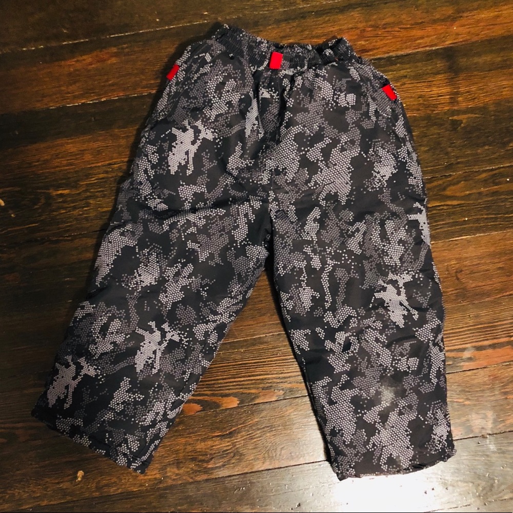 ⛄️ Snow pants with red liner inside ⛄️